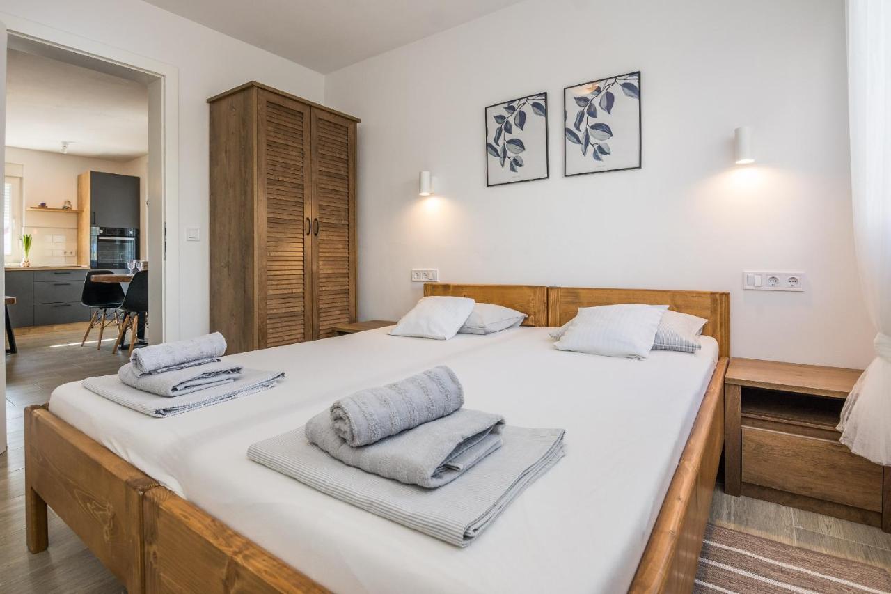 Apartments Pejakovic ヴィル エクステリア 写真